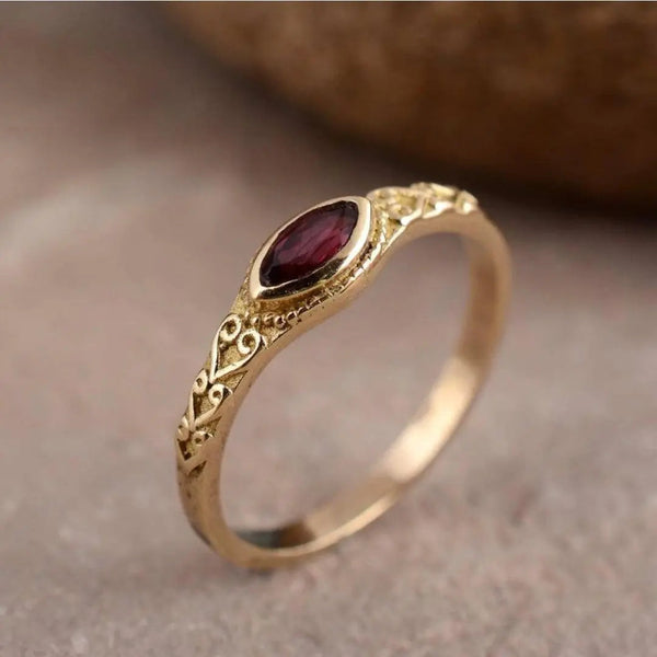 Étoile Bezel-Set Vintage Ring | 8mm Band, Cubic Zirconia | MONTAVIEL